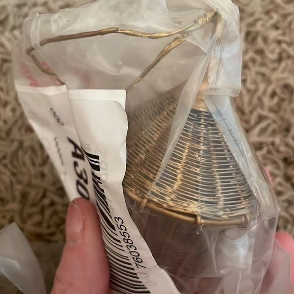 Anthro Living Home Holiday Acorn Wire Ornament New Gold Tone Iron Anthropologie - Picture 4 of 4